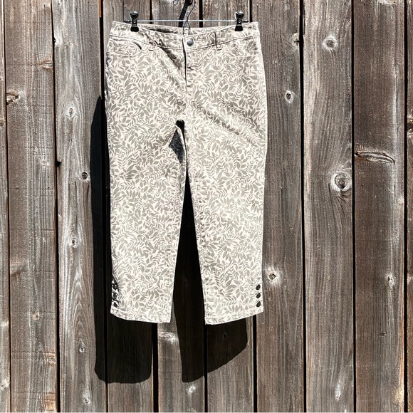 Christopher & Banks cropped pants size 4 - Picture 16 of 16